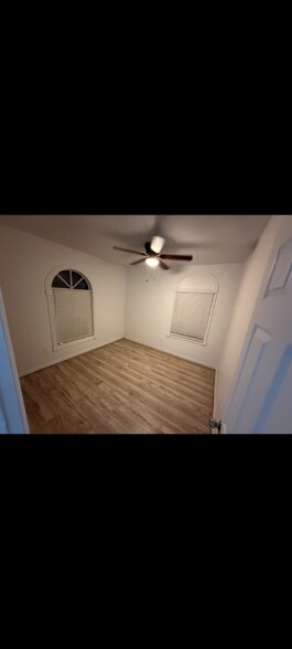 Building Photo - 122 Gwen Hill St