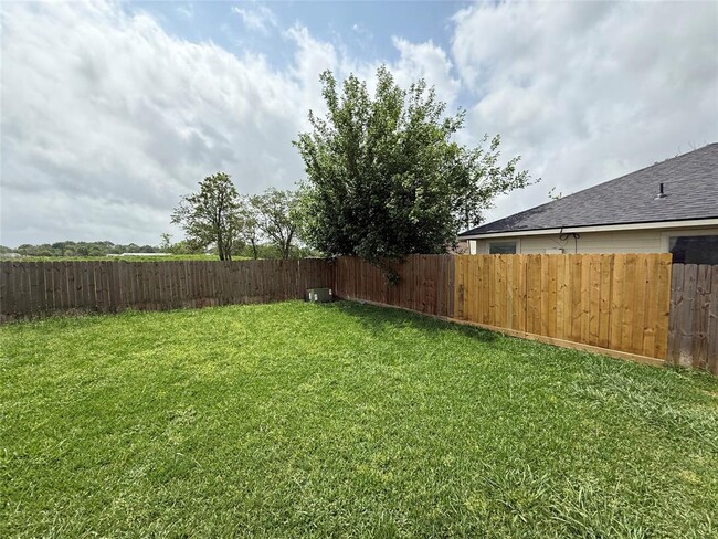 Building Photo - 946 Blanchard Hill Ln