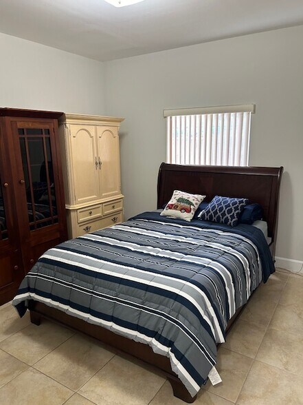 Building Photo - 2933 SW 38th Ave