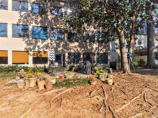 Building Photo - 159 Elysian Way NW