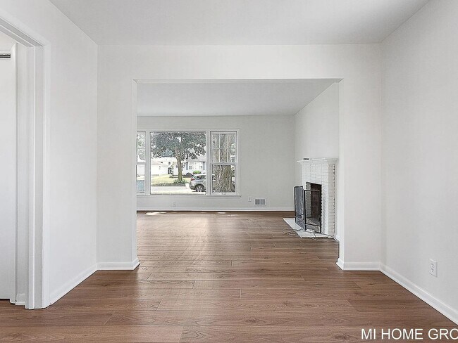 Building Photo - Lovely 3 Bedroom North East Grand Rapids