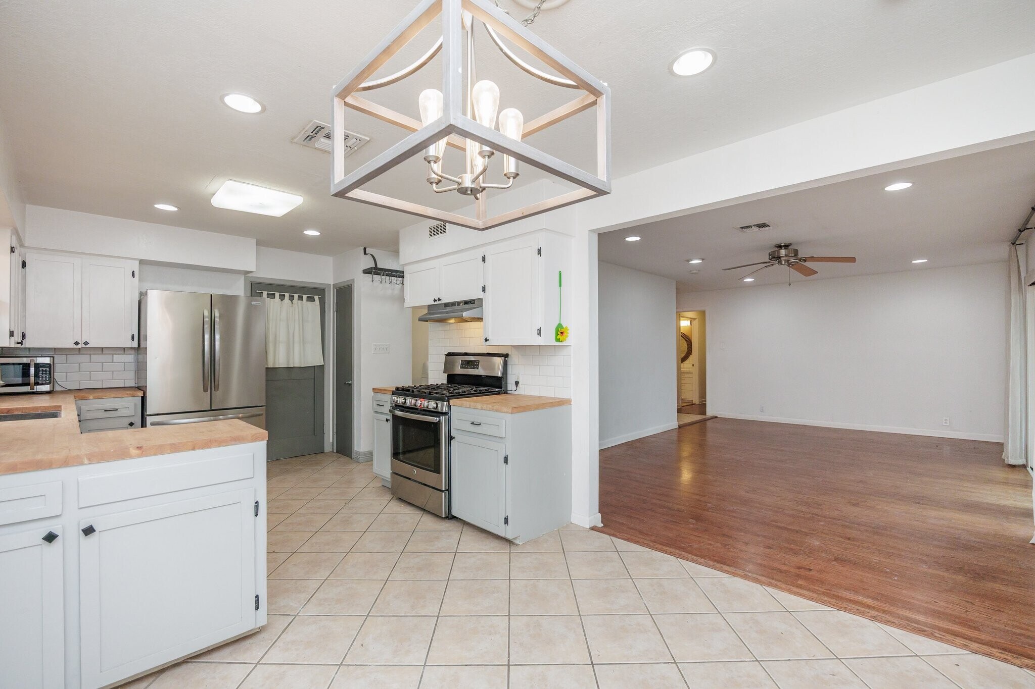 Building Photo - 625 Catalina Pl