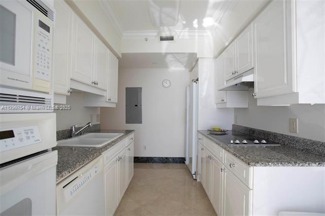 Building Photo - 4779 Collins Ave