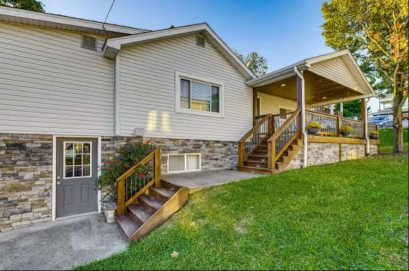 Building Photo - 1108 Valley View Ave