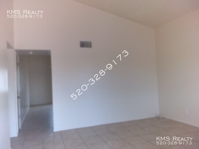 Building Photo - 4 Bedroom 2 Bath -824 W Oahu Circle - OWNE...