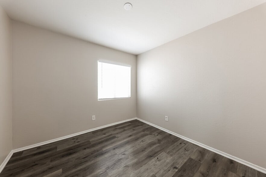 Building Photo - 11834 W Sunnyside Dr