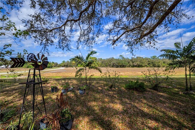 Building Photo - 4001 E Sunflower Cir