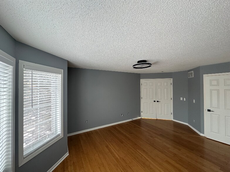 Building Photo - 951 Trenton Ln N