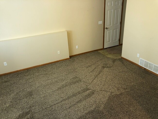 Building Photo - 3 Bed 2 Bath Twin Home