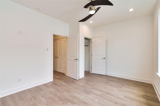 Building Photo - 5210 Schuler St