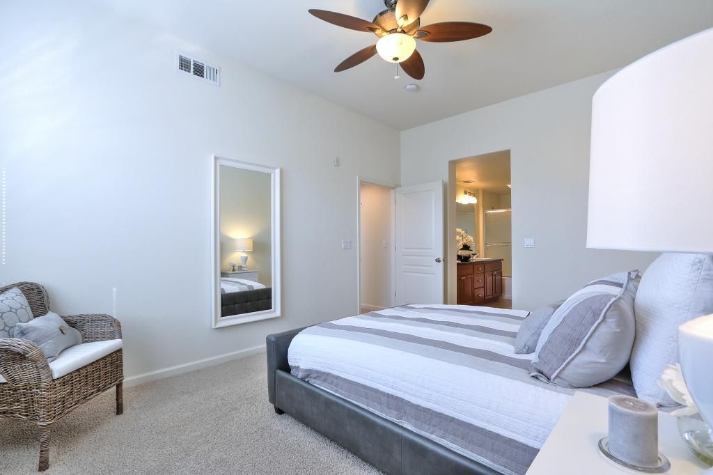 Main bedroom - 1883 Agnew Rd