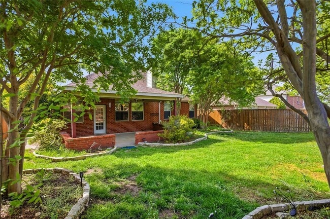 Building Photo - 2305 Orchid Dr