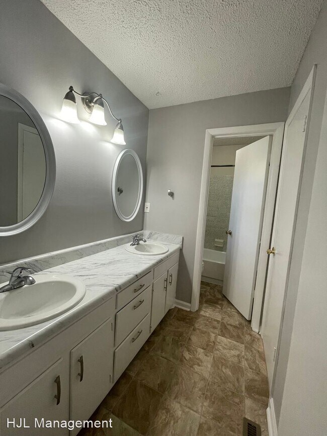 Building Photo - 3 br, 2 bath House - 106 Graeme Drive