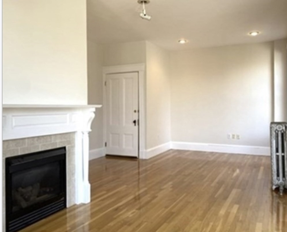 Building Photo - 2 Termine Ave