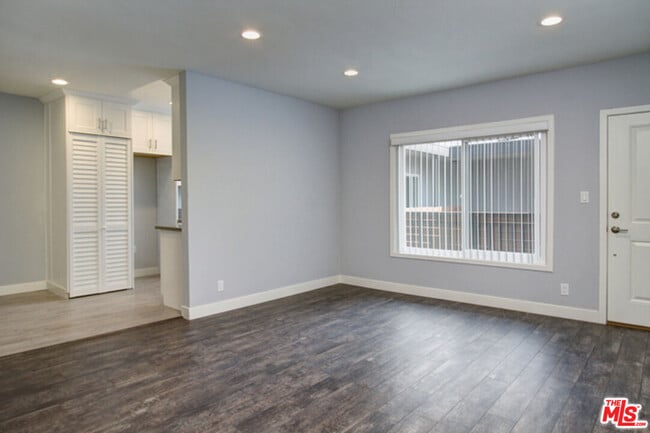 Building Photo - 1451 E Wilson Ave