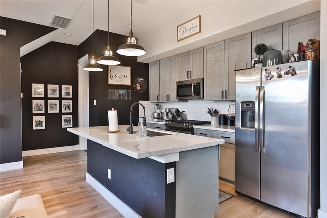 Building Photo - 712 Pinemont Cyn Ln