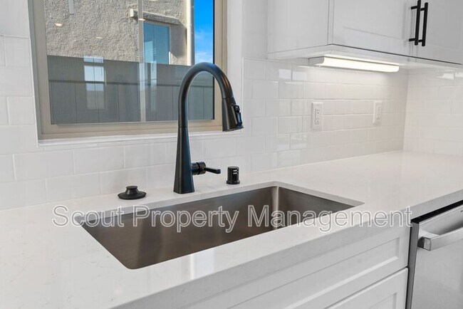 Building Photo - 26898 Rubicon Rd