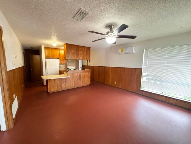 Building Photo - 132 Lake Breeze Dr