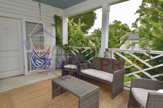Building Photo - 3 Bed 2 Bath Home Within Walking Distance to Tech!