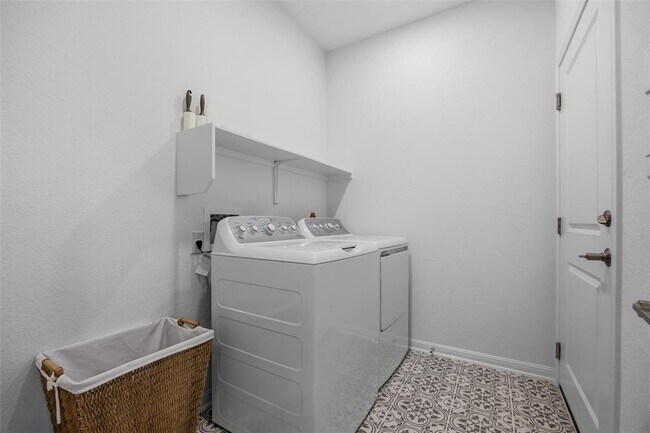 Building Photo - 858 Papaya Dr