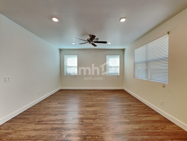 Building Photo - 670 W Laredo Ave