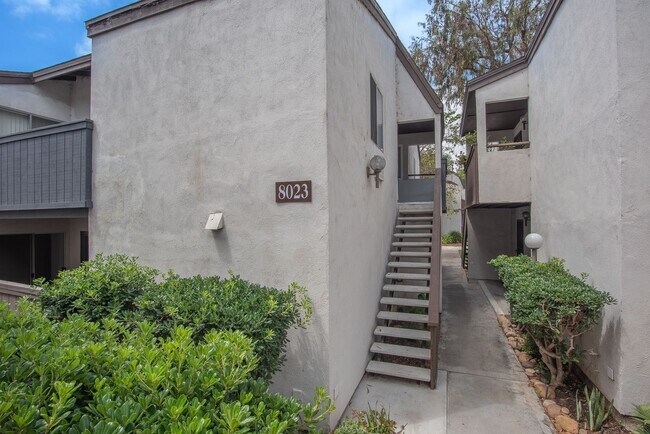 Building Photo - 1 Bedroom 1 Bathroom Townhouse Available For Rent In Mission Valley!
