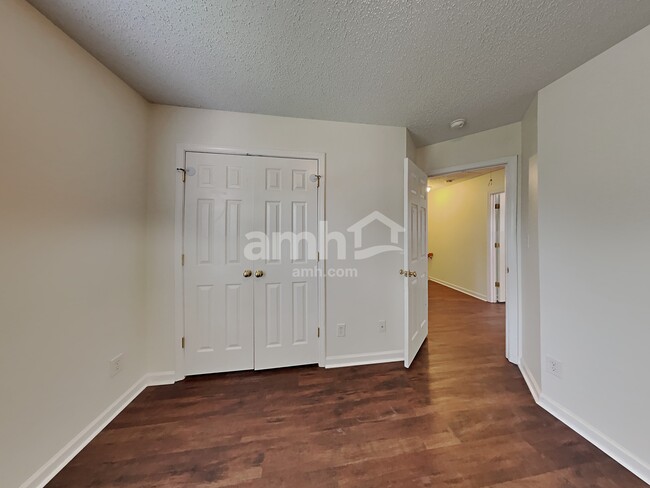 Building Photo - 125 Everett Park Dr