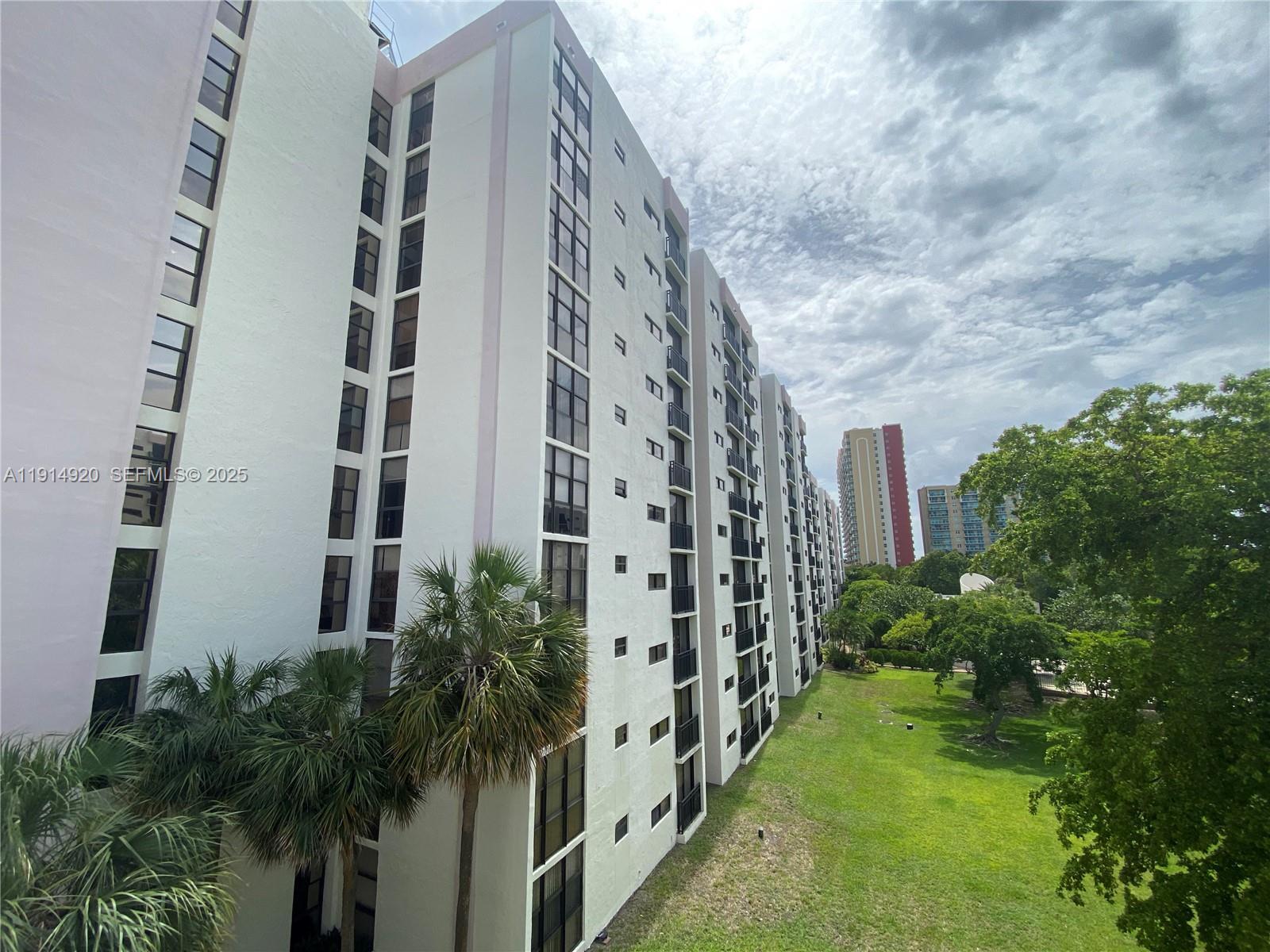 Building Photo - 16919 N Bay Rd