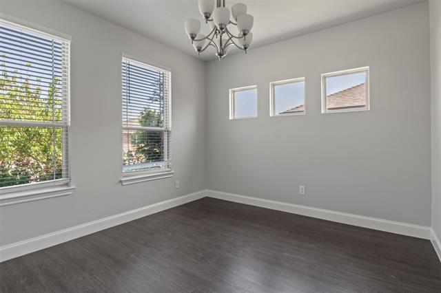 Building Photo - 1017 Chatsworth Dr