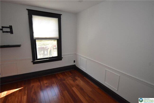 Building Photo - 100 N 4th St