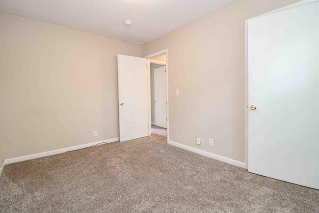 Building Photo - 808 Helton Dr