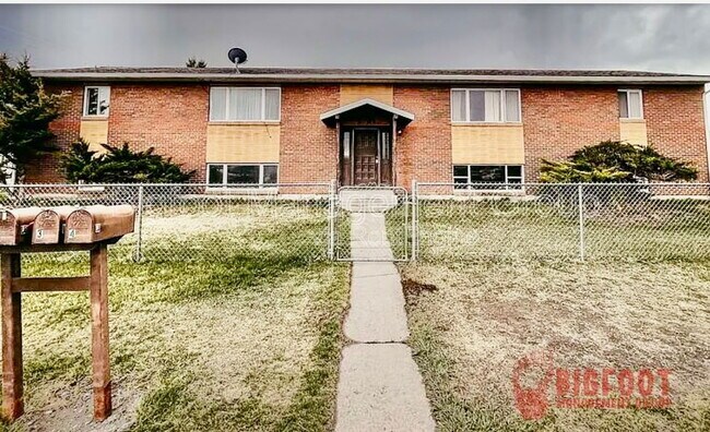 Primary Photo - 1431 Aspen St