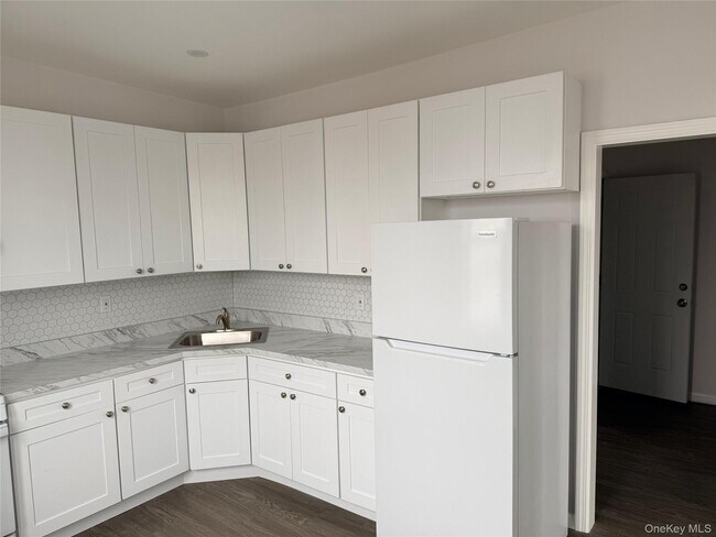 Building Photo - 126-18 111th Ave