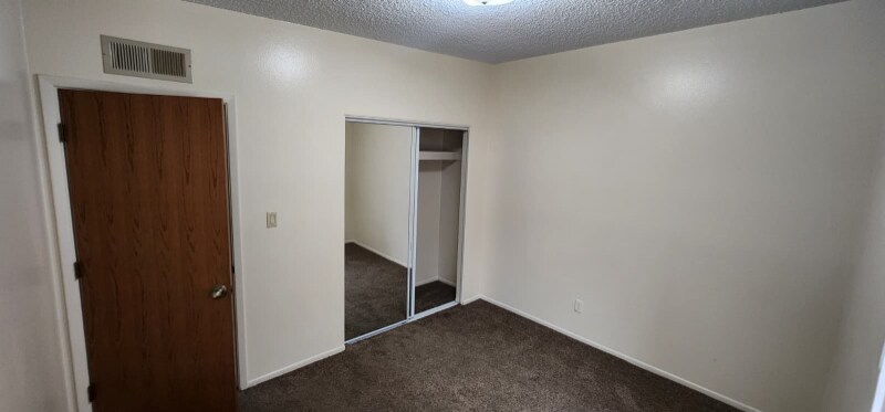 Building Photo - 1041 N Mesa Dr