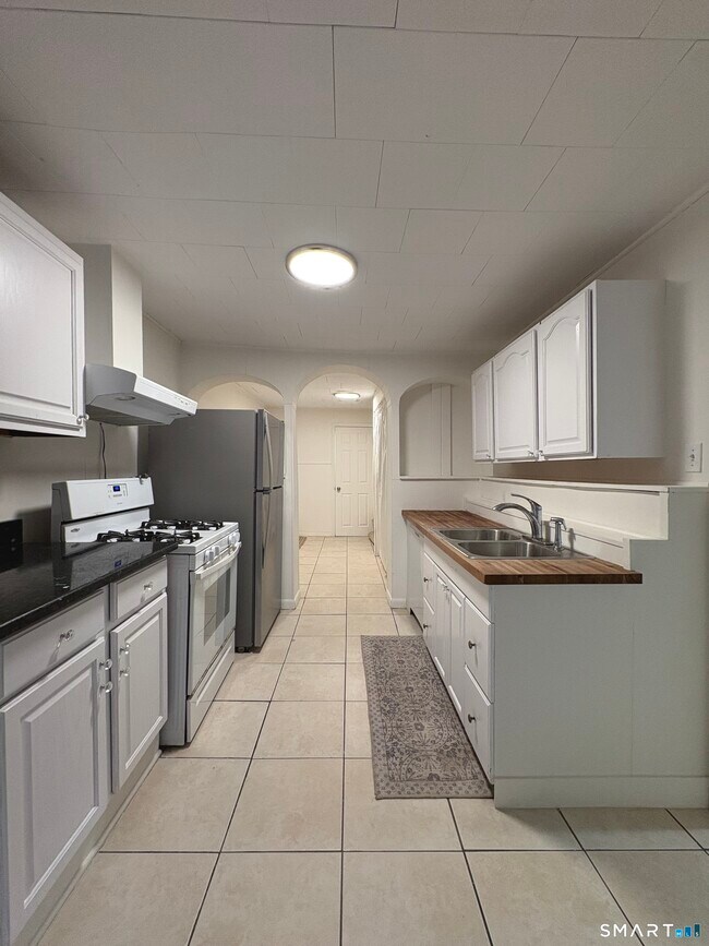 Building Photo - 1787 Stratfield Rd