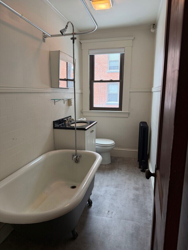 Building Photo - 248 N Main St