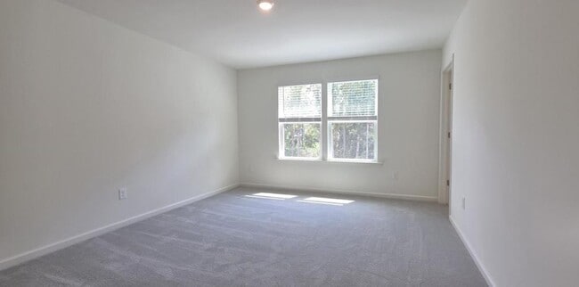 Building Photo - 119 Gamay Dr