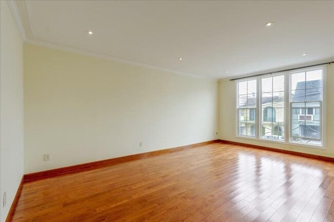 Building Photo - 3 bedroom in San Francisco CA 94122
