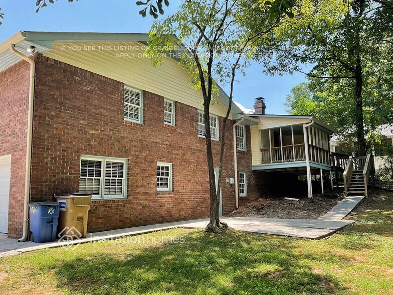 Building Photo - 680 Foxcroft Cir SE