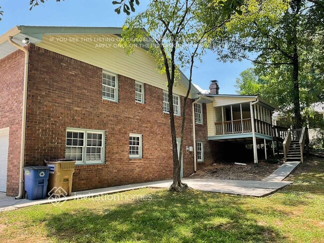 Building Photo - 680 Foxcroft Cir SE