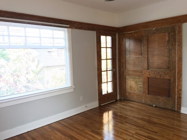 Building Photo - 1428 E Florida St