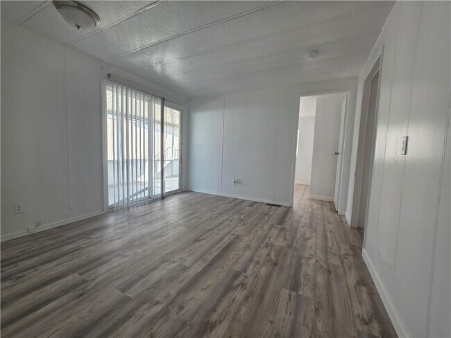 Building Photo - 906 Ramar Rd