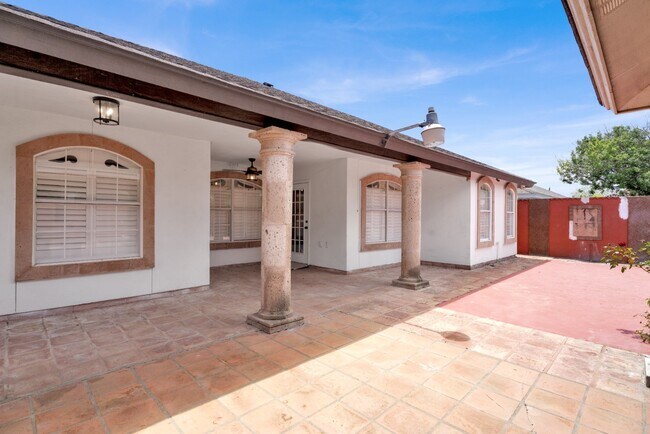Building Photo - 3 Bed 3 Bath Home in the Laredo's Northside Primavera Subdivision! Available Now!