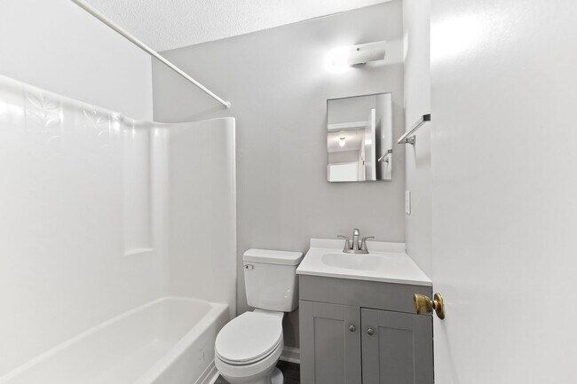 Building Photo - 165 Hummingbird Ave