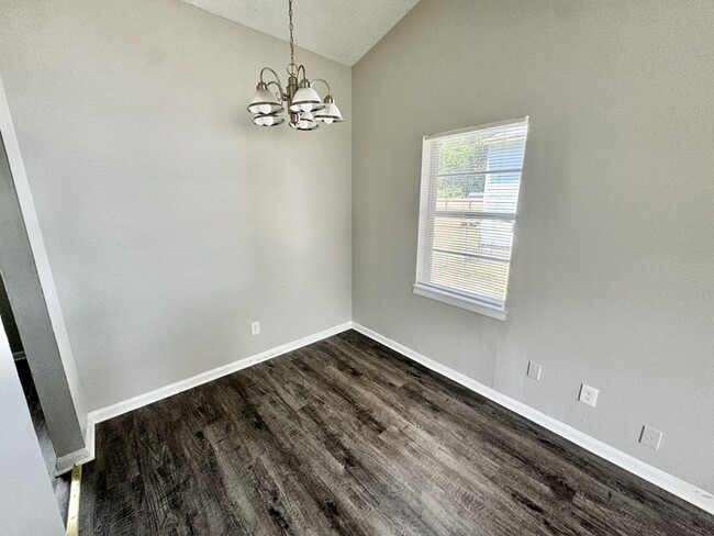 Building Photo - 3943 Maynard Dr