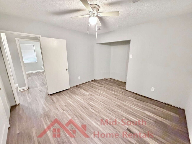 Building Photo - 4050 Pikes Peak Ave