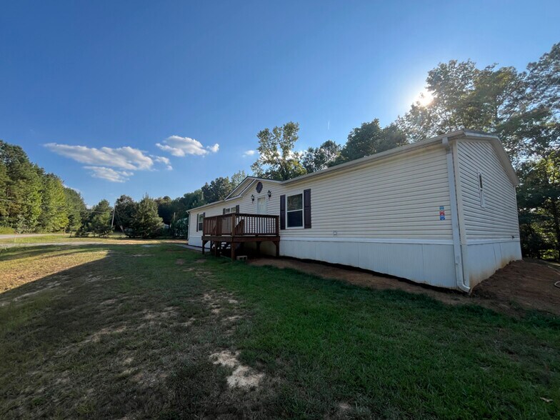 Building Photo - 16 Madison Dr