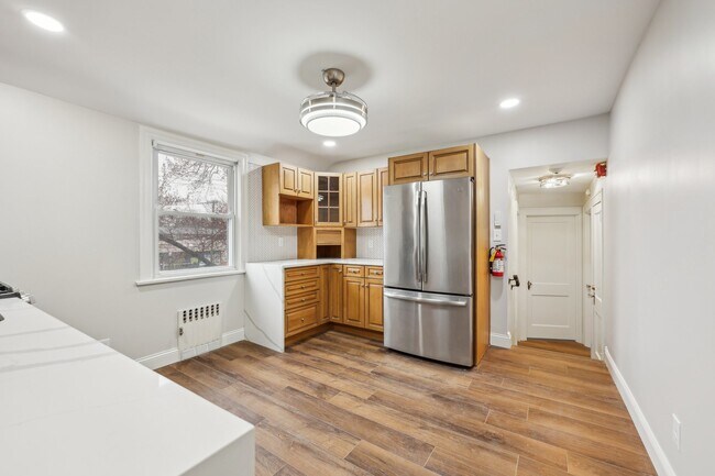 Building Photo - 756 Cedar Ln
