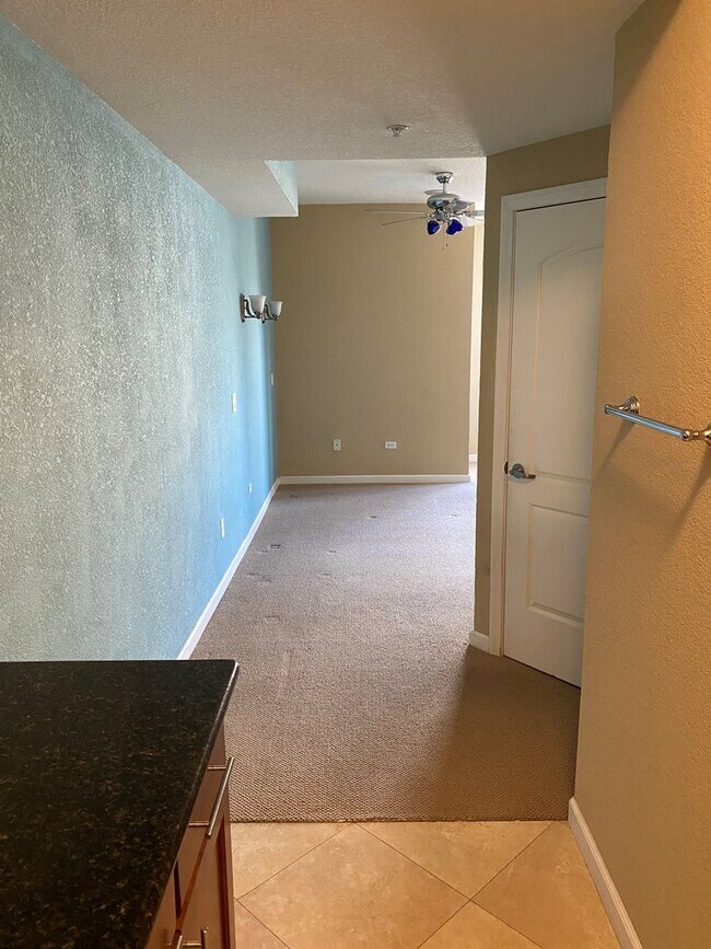 Building Photo - Dual Master 2 Bed 2.5 Bath - Walk-up townhouse at Atria!