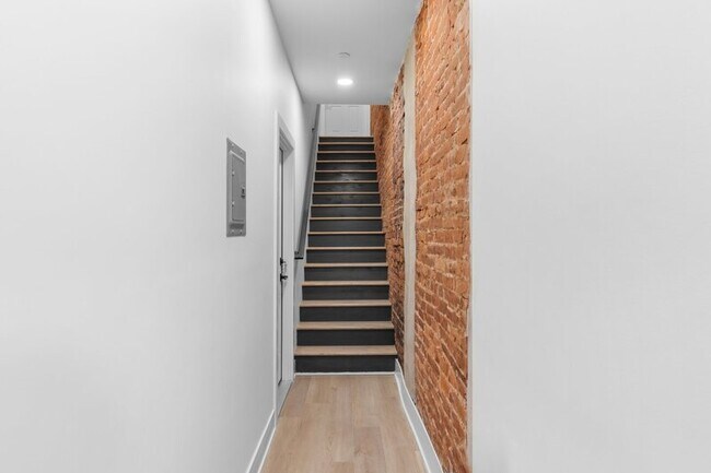 Building Photo - 6049 Elmwood Ave